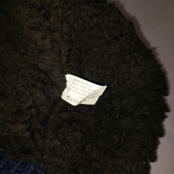 Women's hat - Picture 3 of 3